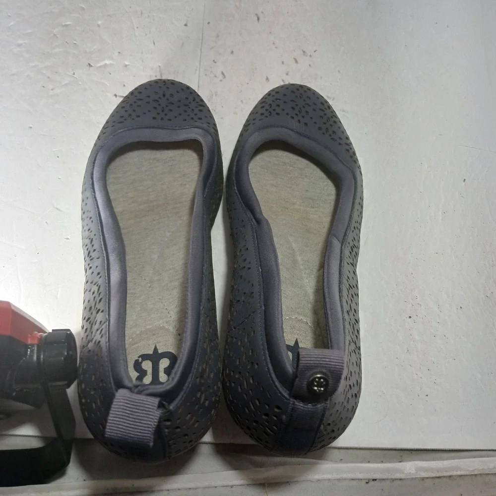 Bleecker & Bond All-Week Wedges 7.5M Blue Gray Leather Laser Cut Perforated Pump